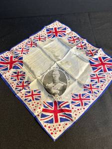 lot 9 image: Vintage Silk Hankie - Coronation of HM King George VI May 1937 - 28cm x 28cm