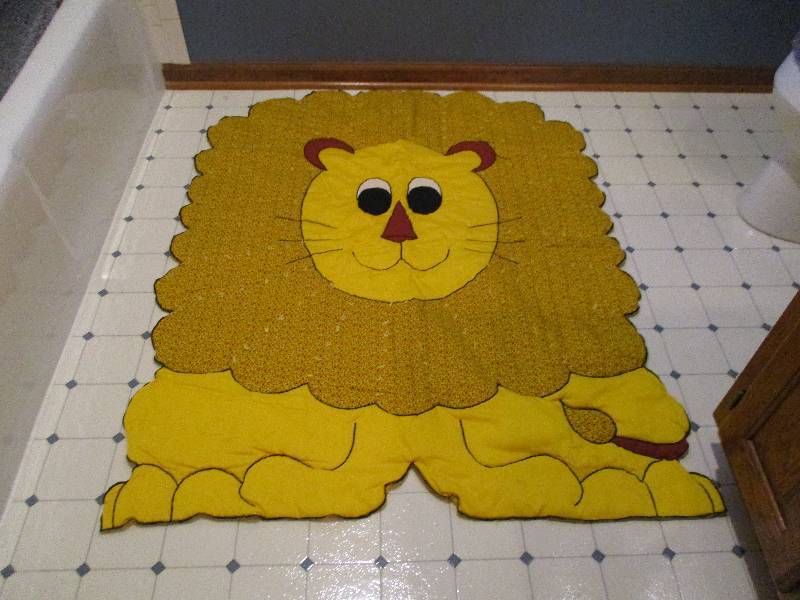 lot 273 image: Lion Quilt