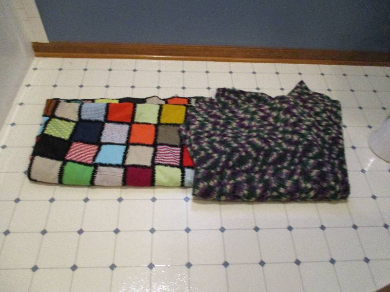lot 276 image: QuiltBlanket Lot