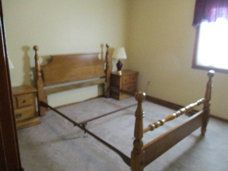 lot 188 image: Broyhill Premier Bed and Nightstand Set