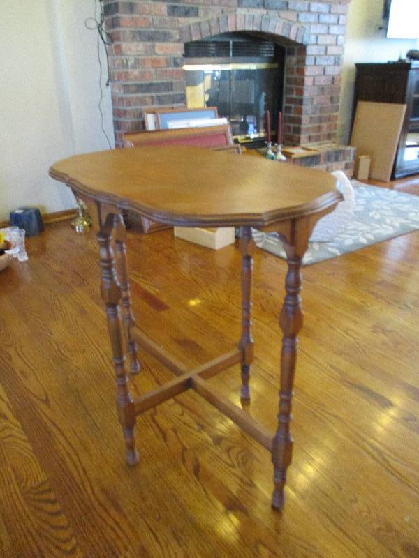 lot 296 image: Antique Table