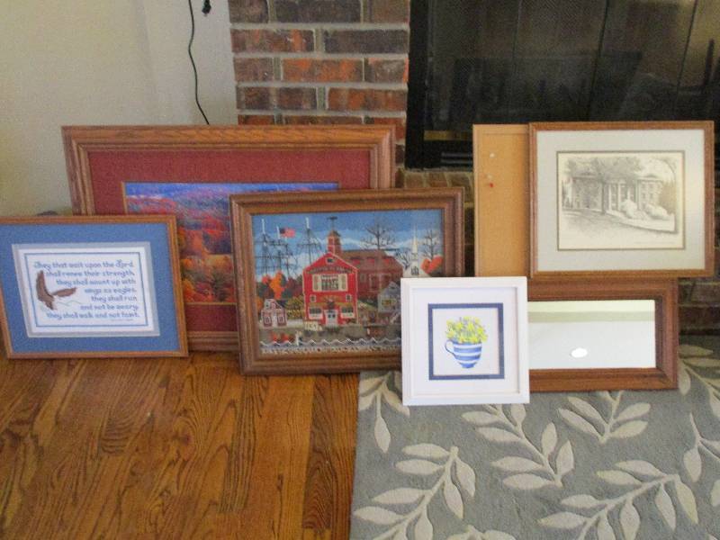 lot 309 image: Large Wall Dcor Lot