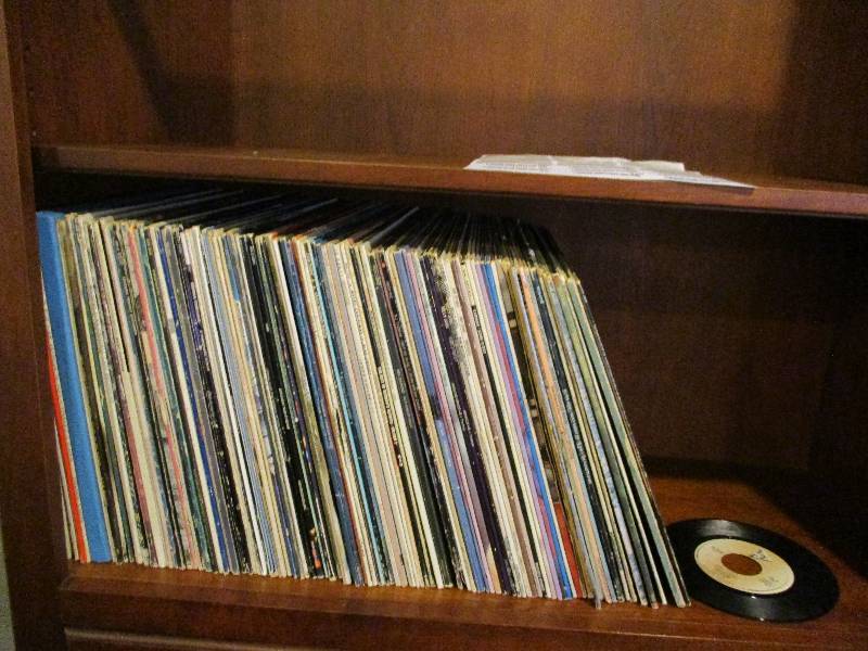 lot 321 image: Huge Lot of Albums