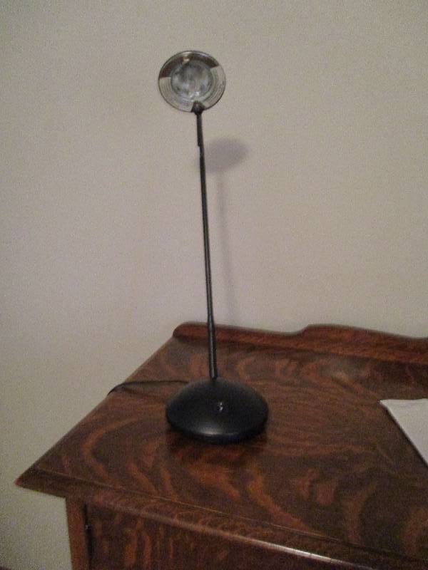 lot 1004 image: Desk Lamp