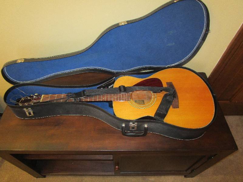 lot 208 image: Yamaha FG-110 Acoustic Guitar with Case