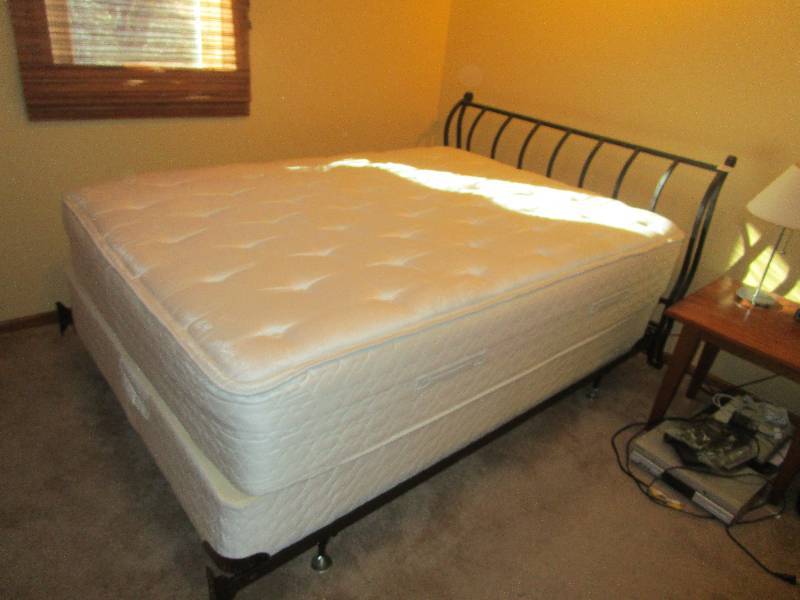 lot 186 image: Full Size Metal Sleighed Mattress and Box Springs