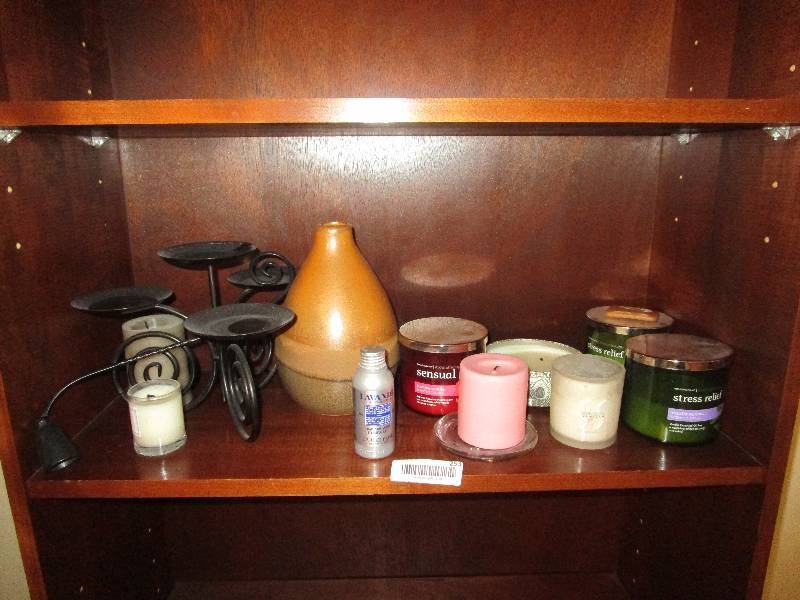 lot 253 image: Lot of Candles and more