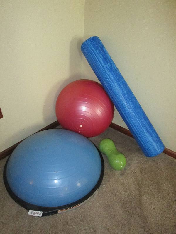 lot 256 image: Lot of Exercise Stuff