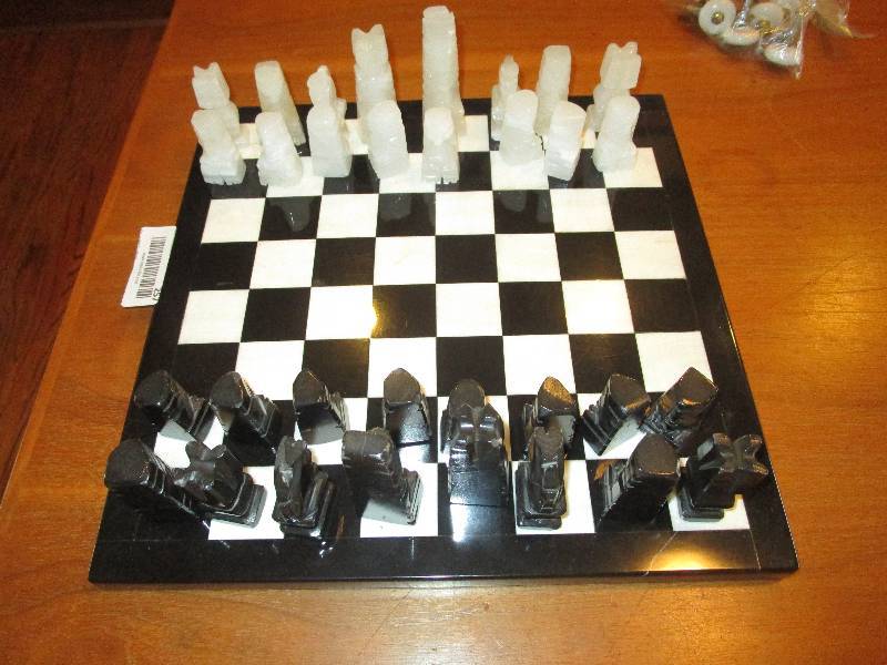 lot 257 image: Onyx Chess Set
