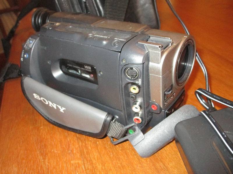 lot 264 image: Old School Camcorder