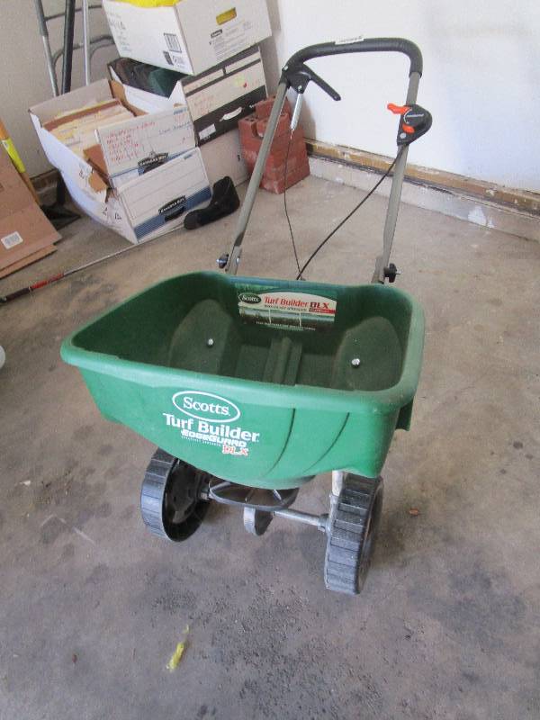 lot 340 image: Scotts Turf Builder Seed Spreader