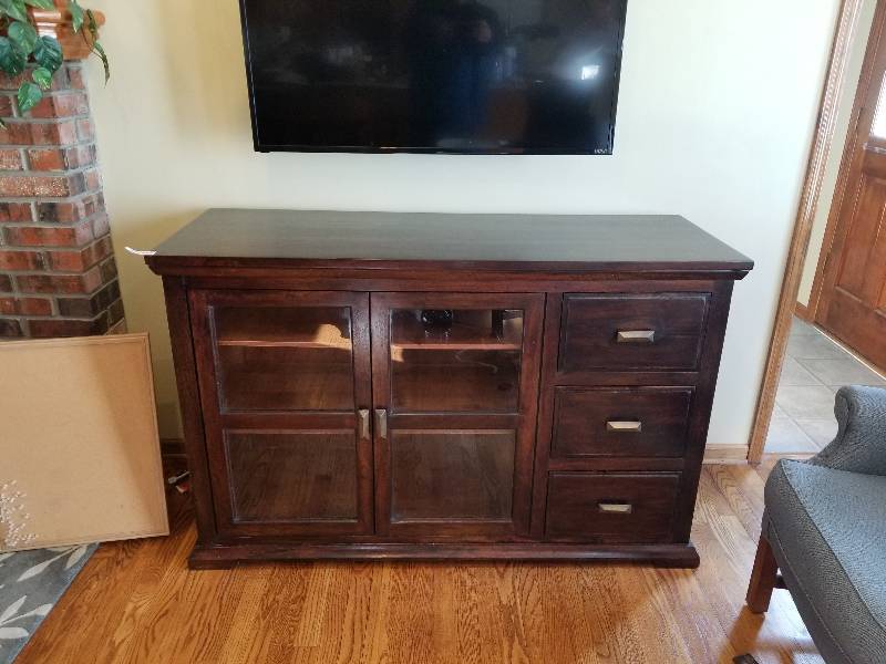 lot 181 image: Mango Wood Media Center