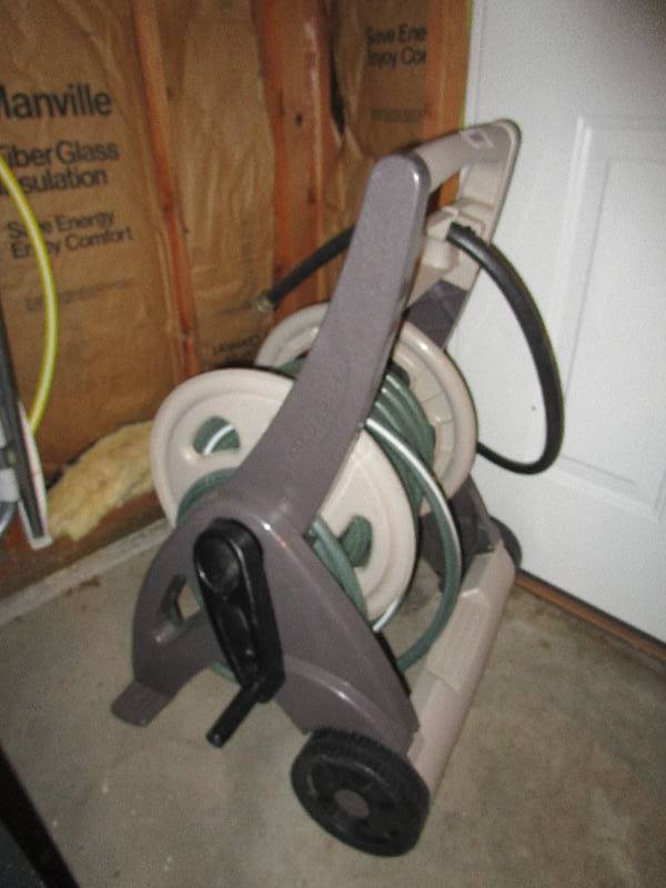 lot 1300 image: Hose Reel with Hose