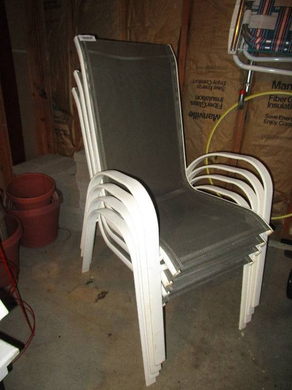 lot 1154 image: Outdoor Chair Lot