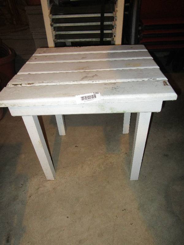 lot 1160 image: Outdoor Table