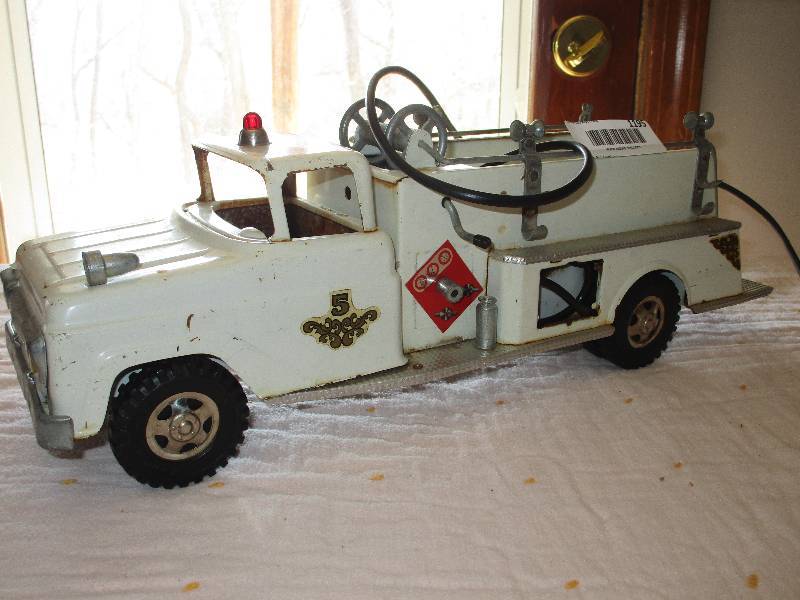 lot 1195 image: Antique Fire Truck