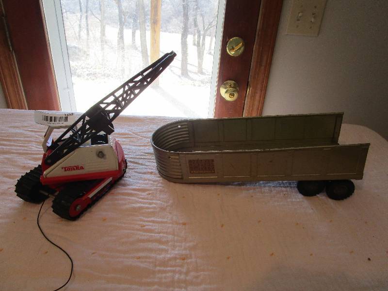 lot 1199 image: Tonka Truck and Trailer
