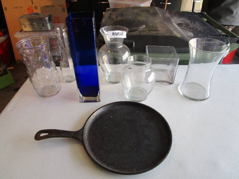 lot 1207 image: Random Lot of Items