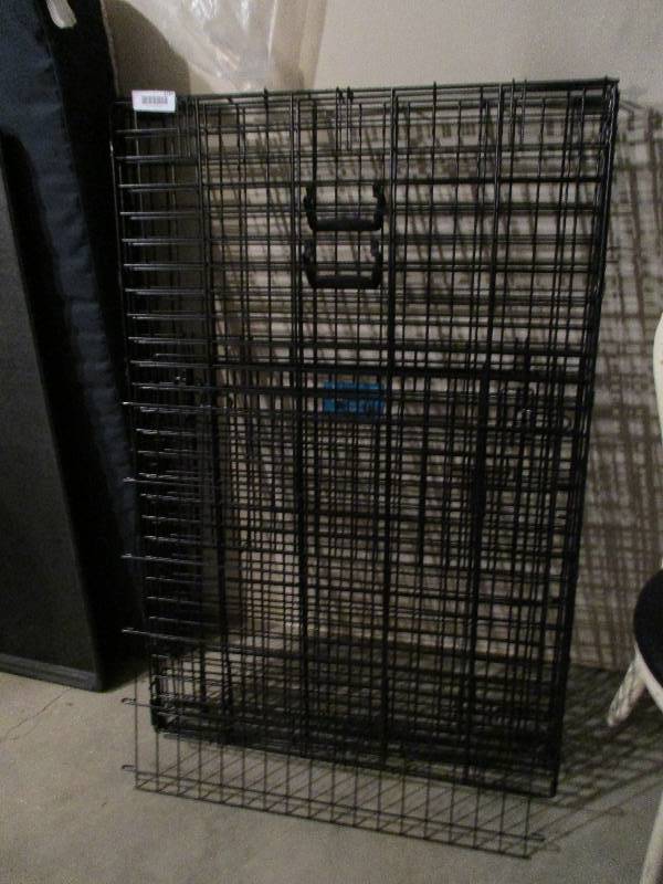 lot 1153 image: Large Dog Cage