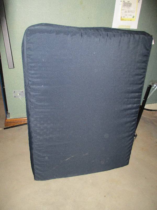 lot 1162 image: Large Dog Bed
