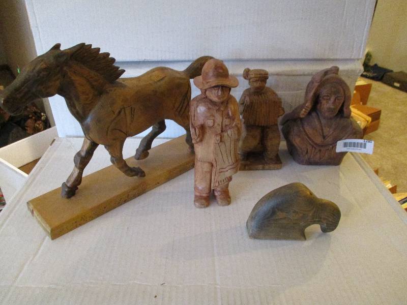lot 1280 image: Hand Carved Home Dcor