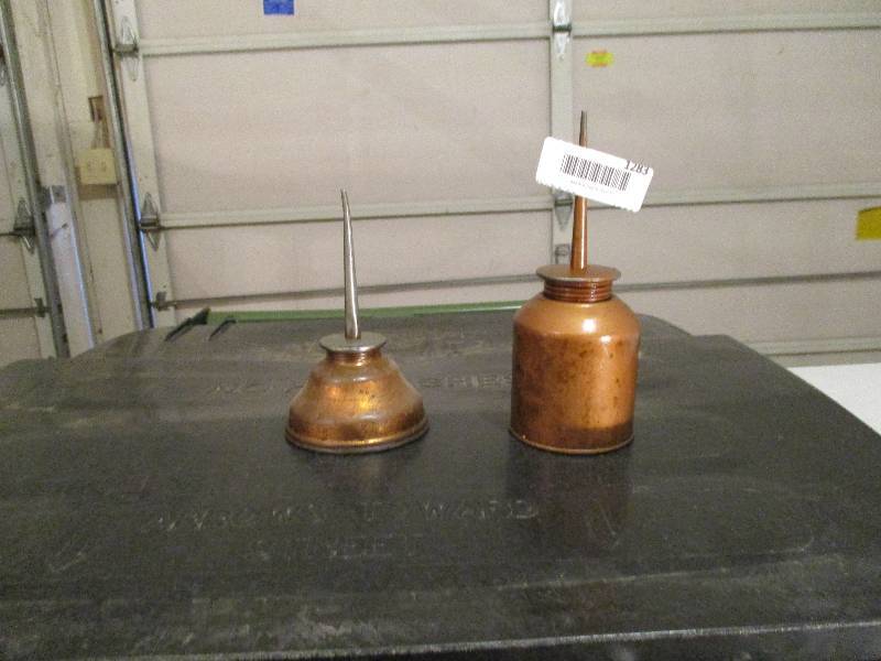 lot 1283 image: Vintage Oil Cans