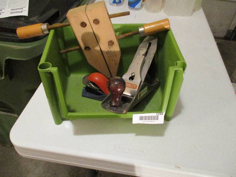 lot 1294 image: Random Lot of Tools