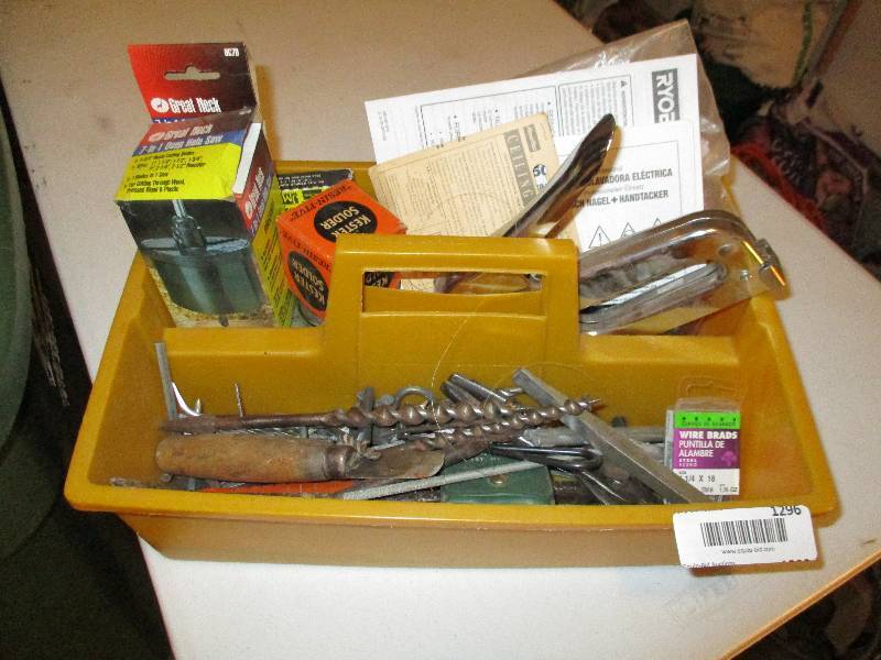 lot 1296 image: Random Lot of Tools