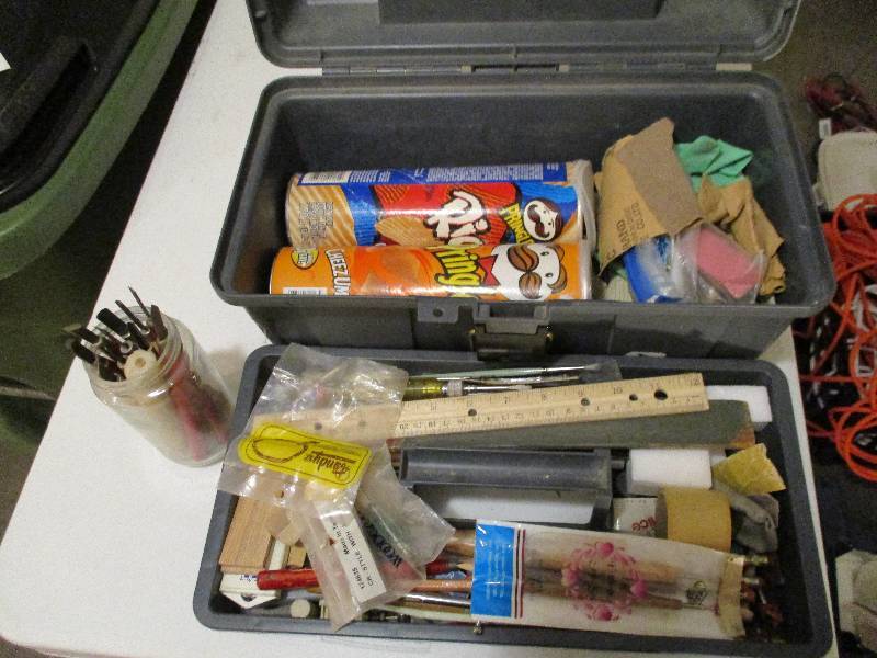 lot 376 image: Random Lot of Items