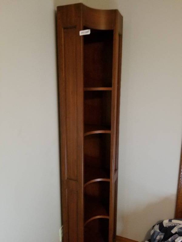 lot 322 image: Cool Corner Bookshelf