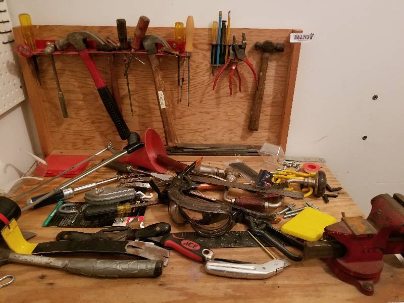 lot 352 image: Large Lot of Random Tools
