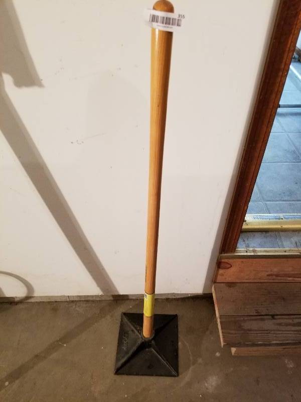 lot 355 image: 10x10 Collins Axe