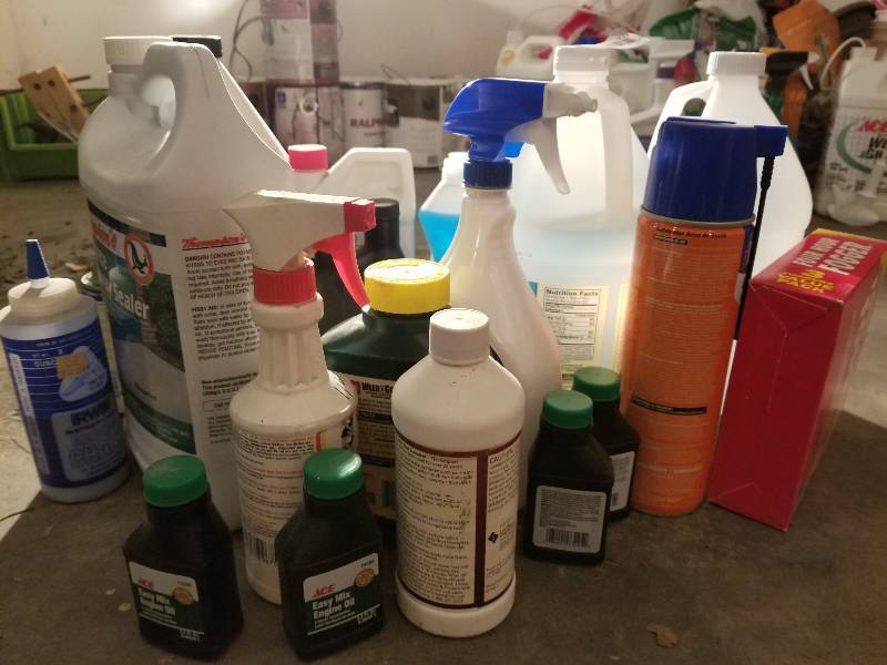 lot 359 image: Lot of Lawn and Garden Chemicals