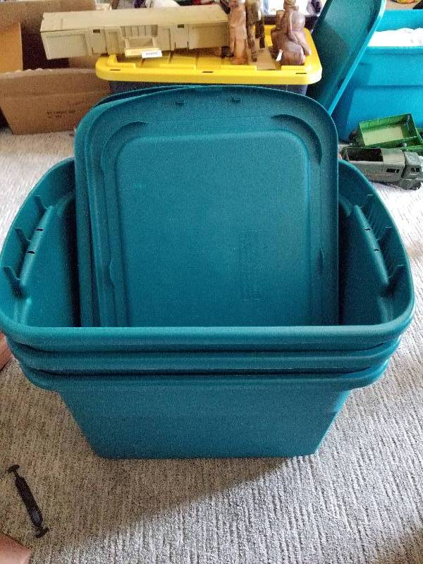 lot 1010 image: Three Totes with Lids