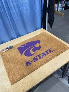 lot 1237 image: Logobrands 23 in x 35 in Outdoor Mat K-State.