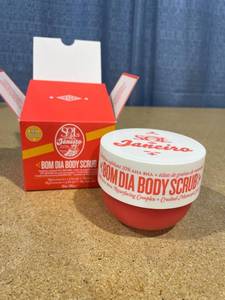 lot 1244 image: SOL De Janeira Bom Dia Body Scrub 7.8 Oz.