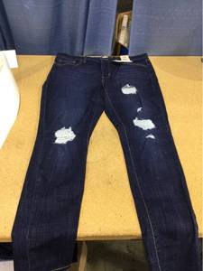 lot 2246 image: Levis 311 Shaping Skinny Jeans 32 x 30 (HOLE IN JEANS)