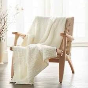 lot 7230 image: Members Mark Luxury Premier Collection Soft Textured Throw- Ivory