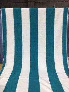 lot 7231 image: Members Mark OverSized Beach Towel, 40 x 72 Inch