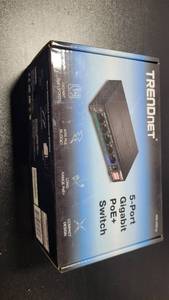 lot 56426 image: 5 Port Gigabit PoE Switch TPE-TG51g