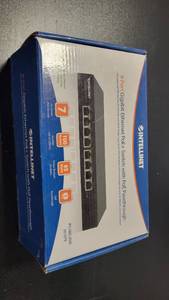 lot 56429 image: Intellinet 8 Port Gigabit Ethernet PoESwitch