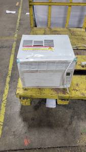 lot 56443 image: GE AC Unit 110Volt  Tested Working