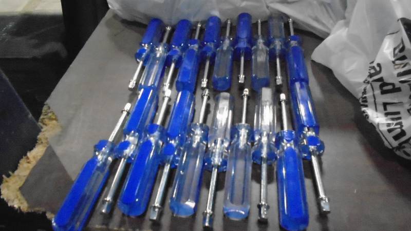 lot 4619 image: 14 Socket Driver Handles.