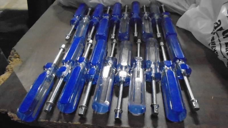 lot 4620 image: 14 Socket Driver Handles.