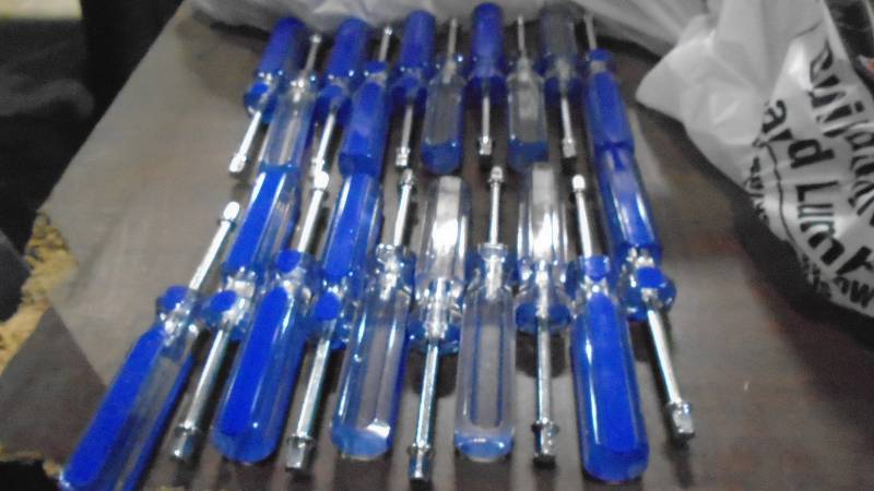 lot 4621 image: 14 Socket Driver Handles.