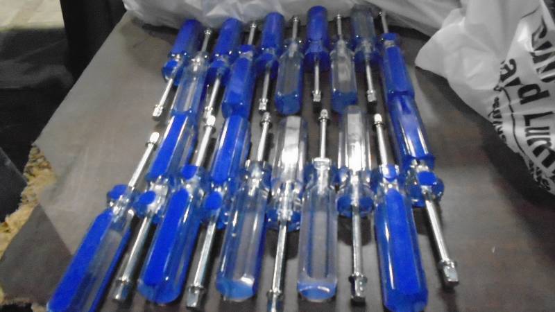 lot 4622 image: 14 Socket Driver Handles.