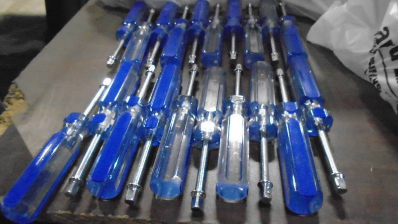 lot 4623 image: 14 Socket Driver Handles.5