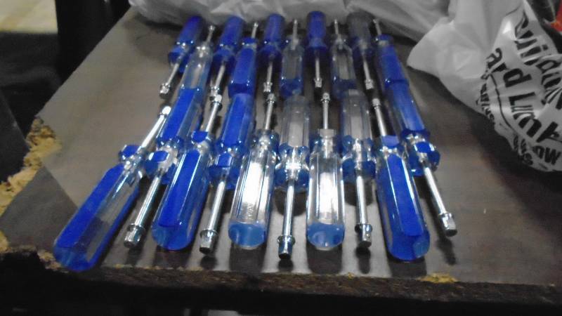 lot 4624 image: 14 Socket Driver Handles.