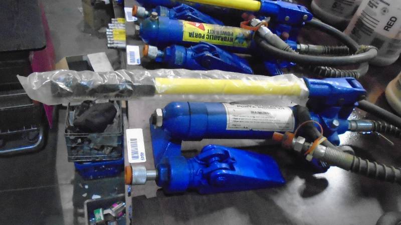 lot 4649 image: 4 Ton Portapower Pump with Spreader.