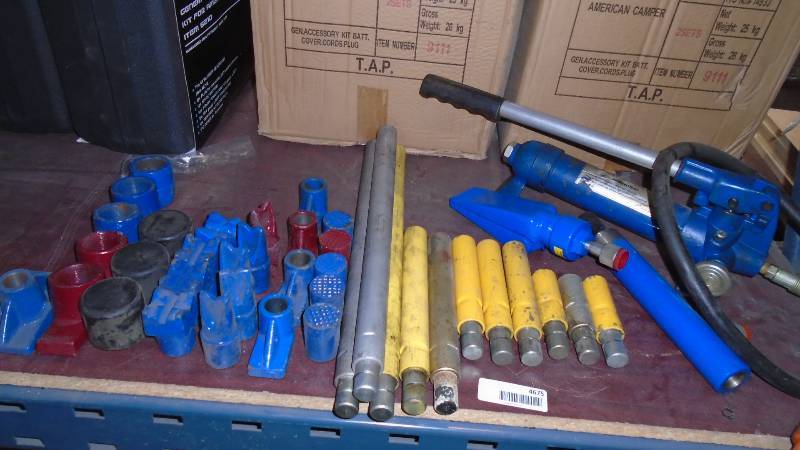 lot 4675 image: 4 Ton Portapower Kit.